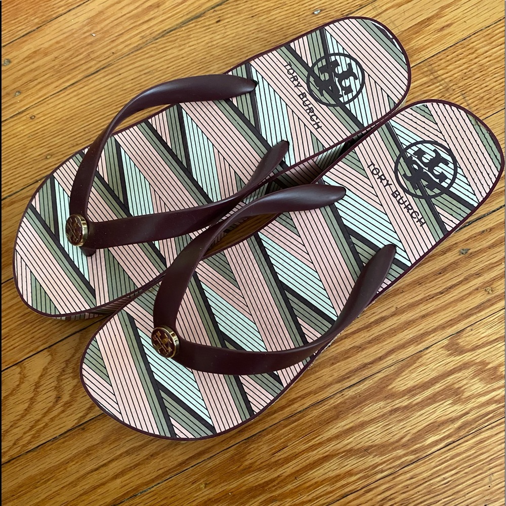Tory Burch flip flop, worn once, size 8.